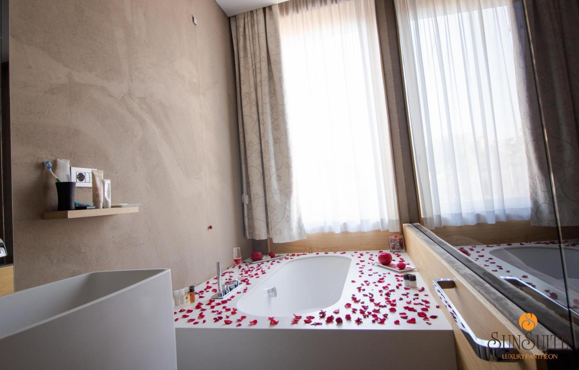 Sun Luxury Pantheon Rom