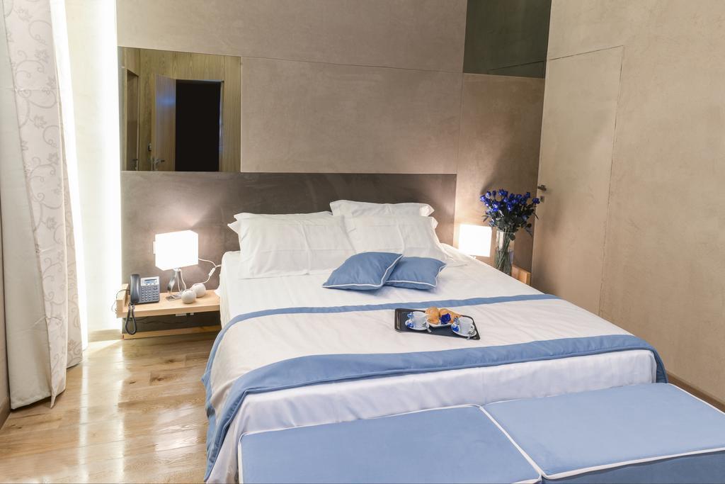Sun Luxury Pantheon Rom