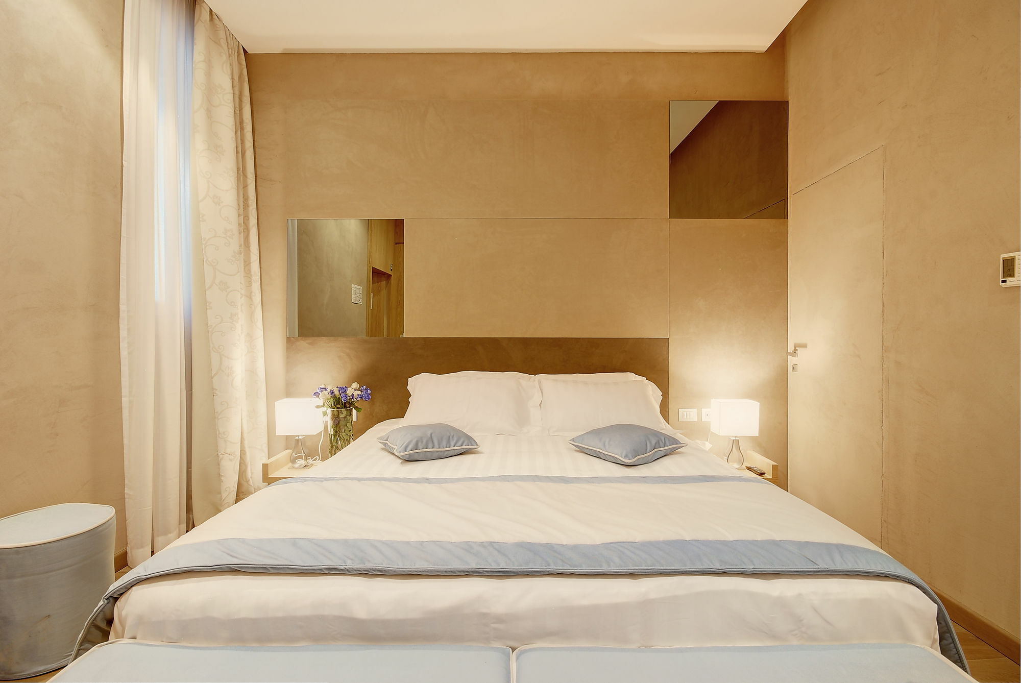 Sun Luxury Pantheon Rom