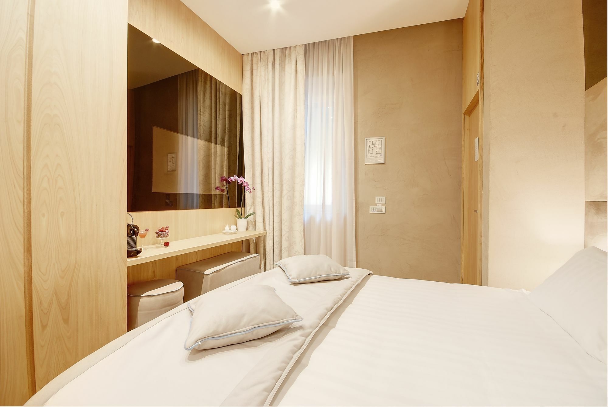 Sun Luxury Pantheon 3* Rom
