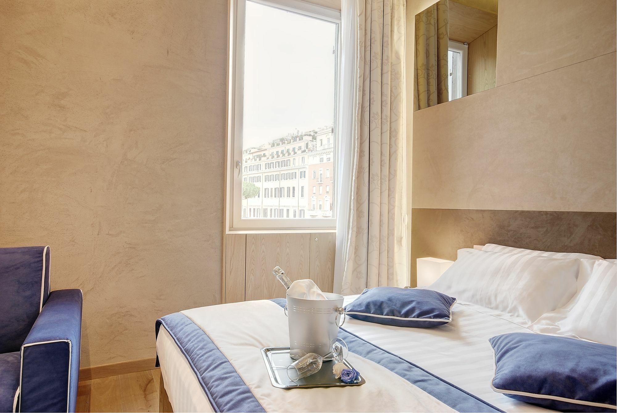 Sun Luxury Pantheon Rom
